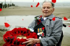 FIGHTING PACIFIST Lance Corporal Harry Patch.